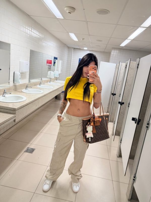 Raylla Muniz 16