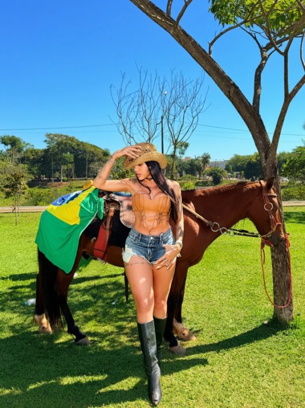 Raylla Muniz 18