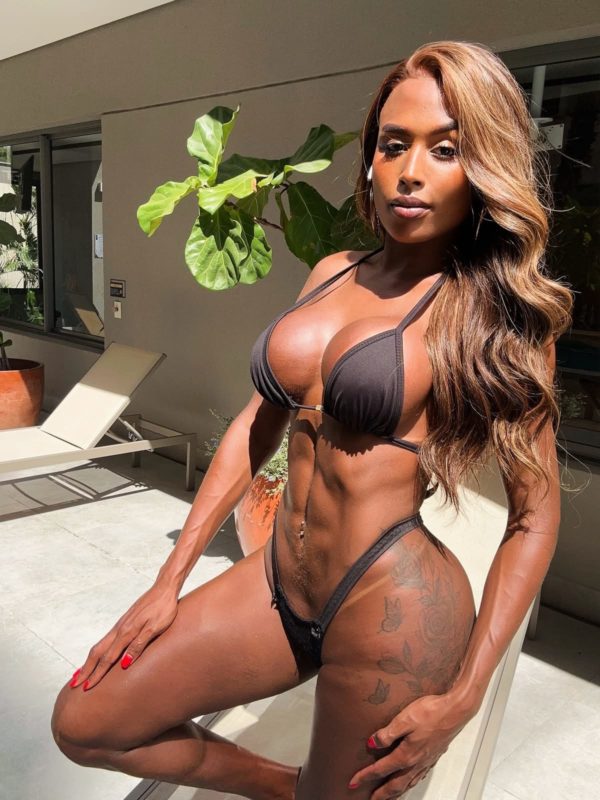 Alessandra Campbell 23