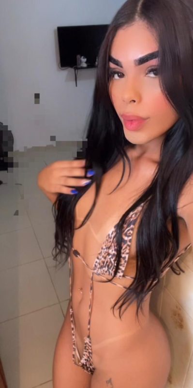 Victoria Costa 10