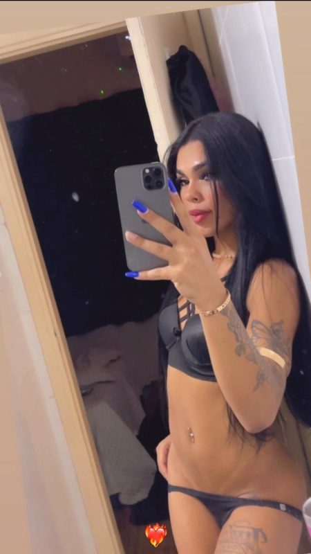 Victoria Costa 9