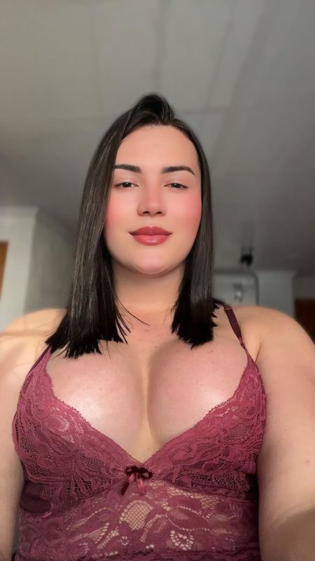 Camila Luzzon 37