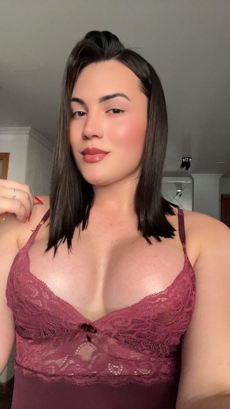 Camila Luzzon 32