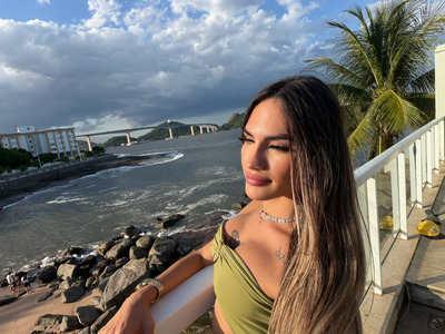 Ísis Valverde 16