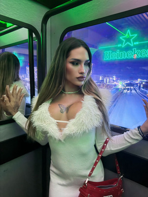 Ísis Valverde 15