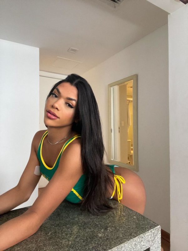 Rhiana Lira 3