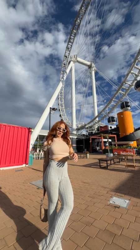 Larissa Ginger 28