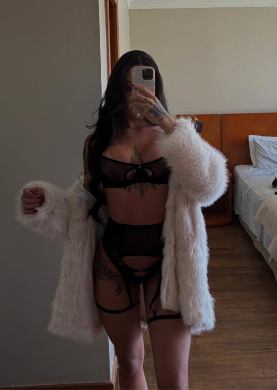 Jade Oliveira 47