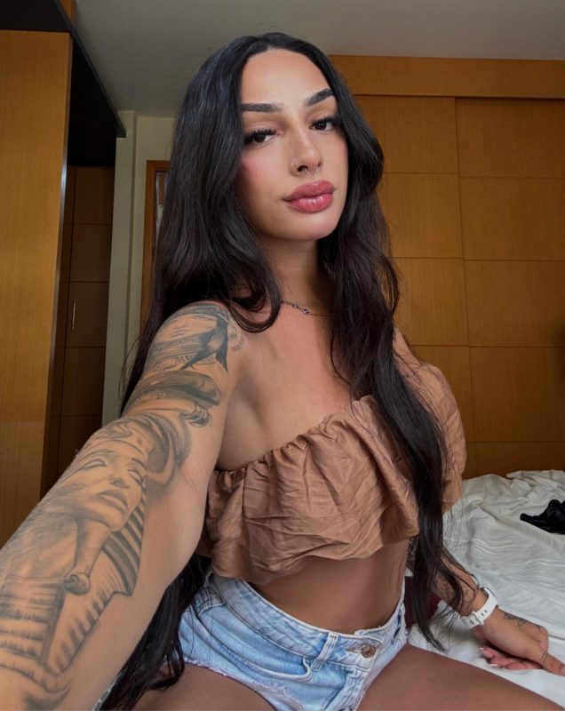 Jade Oliveira 26