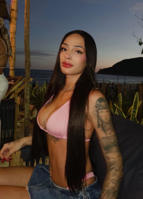 Jade Oliveira 35