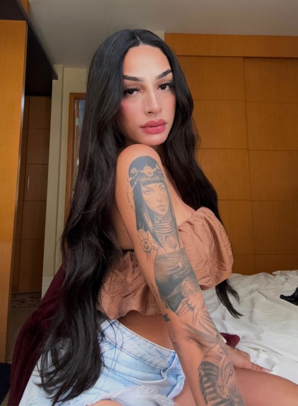 Jade Oliveira 20