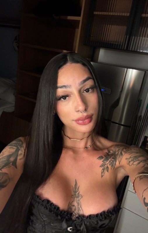 Jade Oliveira 34