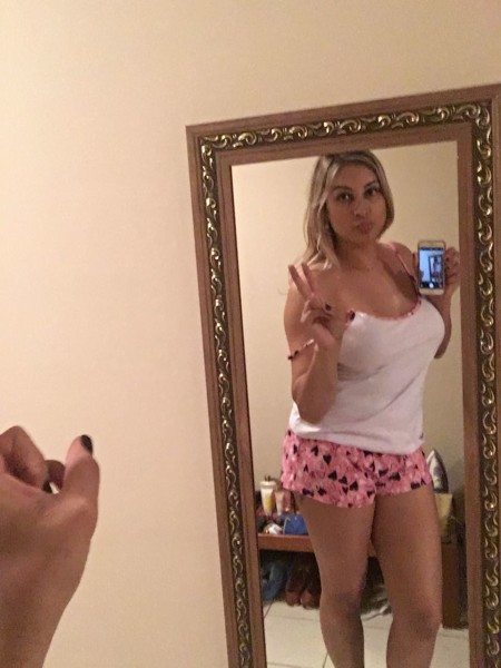 Nicole Almeida 54