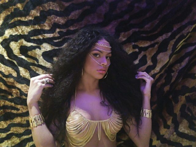 Yanka Meirelles 22