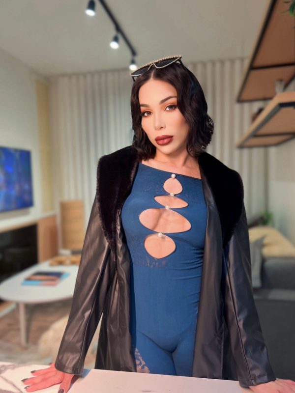 Anita Hot 19