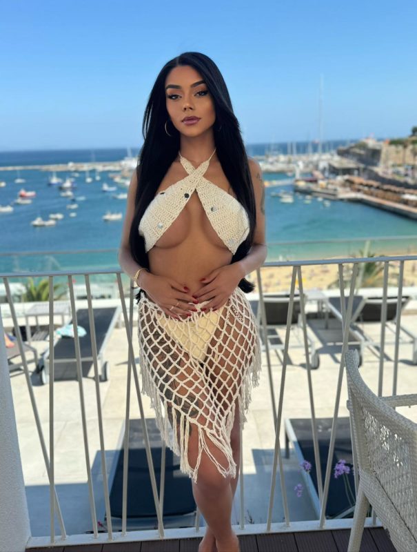 Rebecca Lopes 28