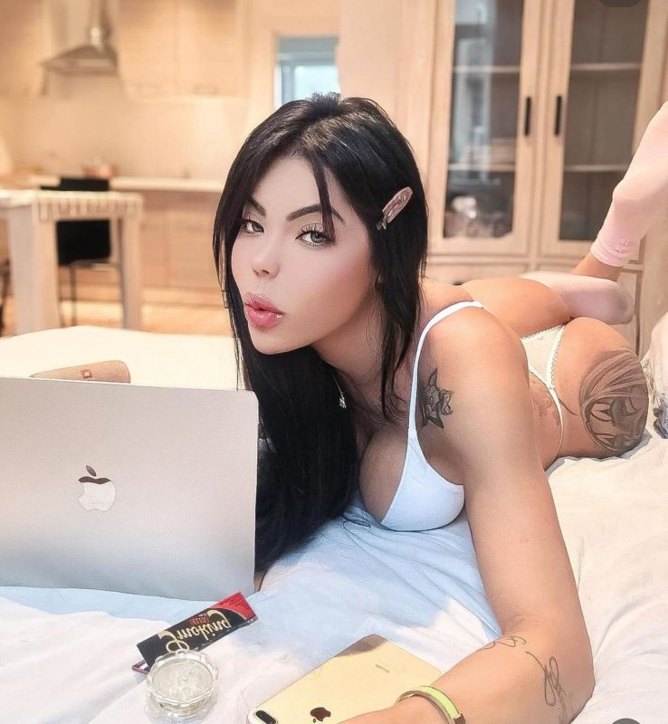 Raylla Muniz 15