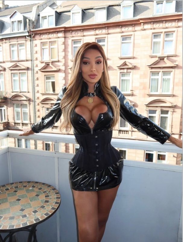 Bella Cazarré 16