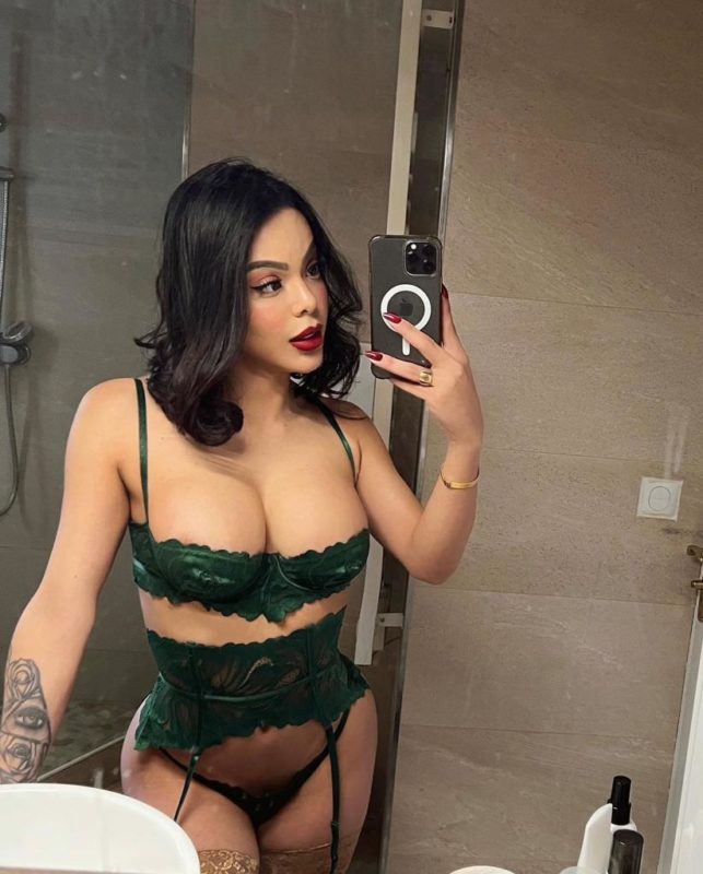 Emilly Valentina 46