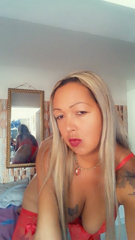 Aline Martinelly 17