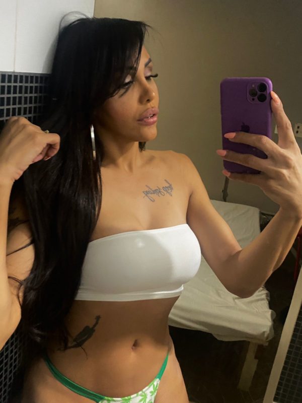 Nicolly Hilton 23