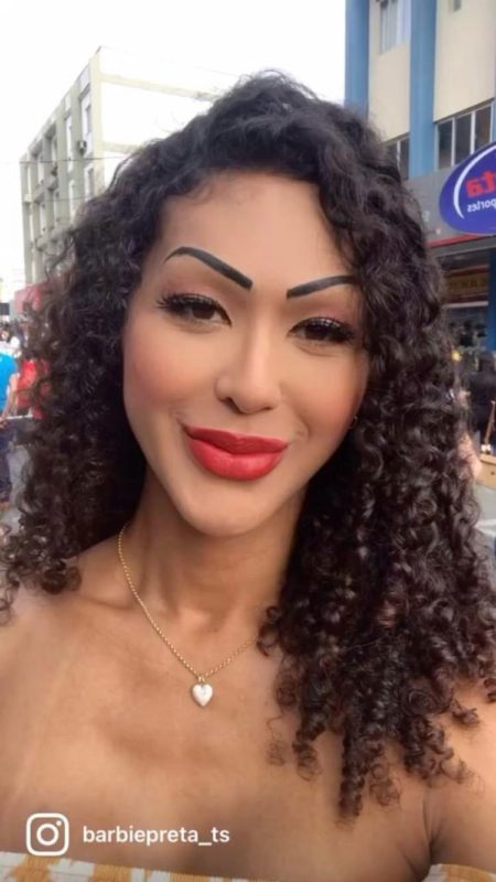 Barbie Preta 27