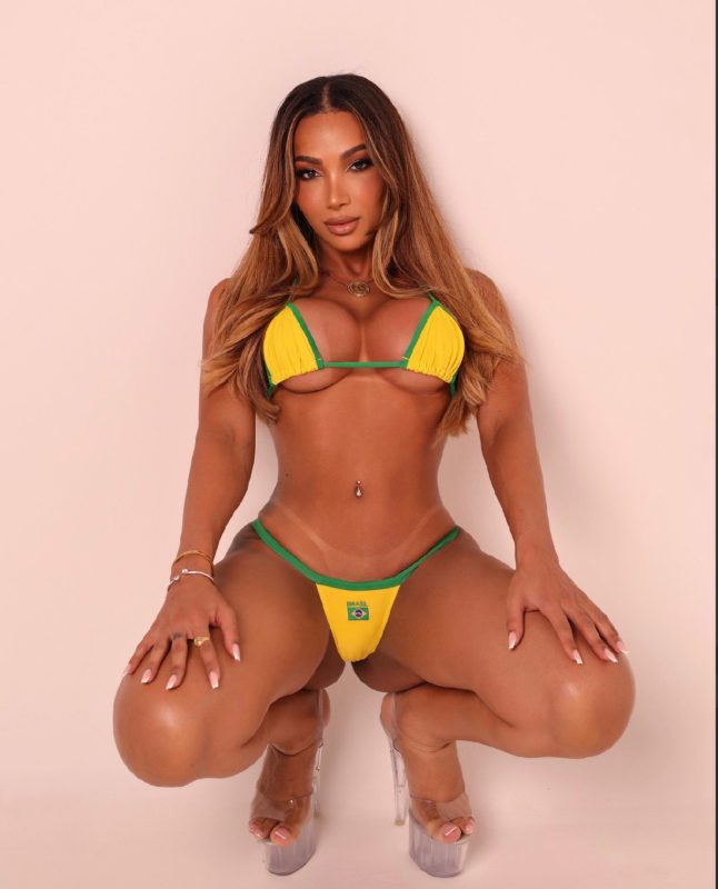Bella Cazarré 5