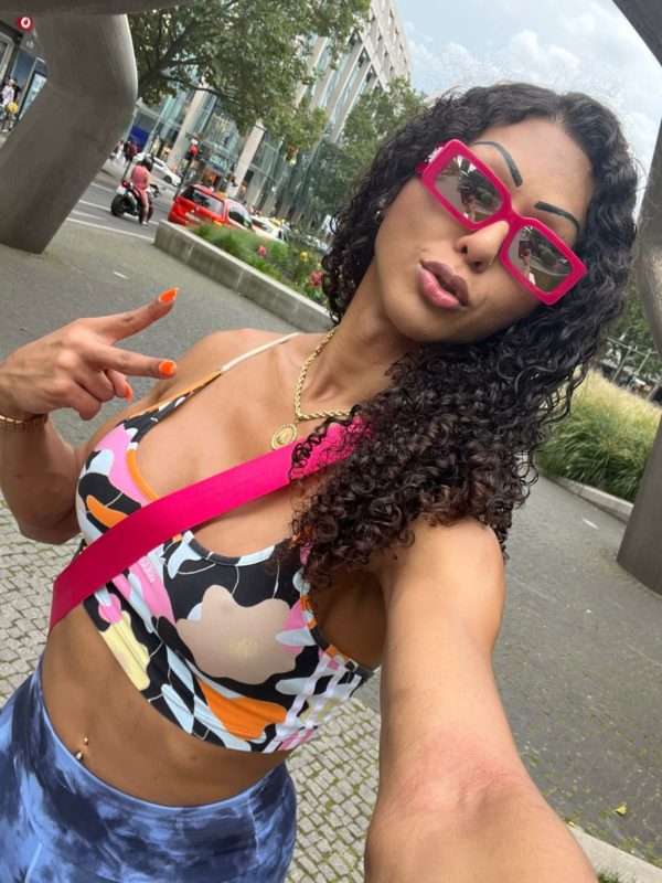 Barbie Preta 42