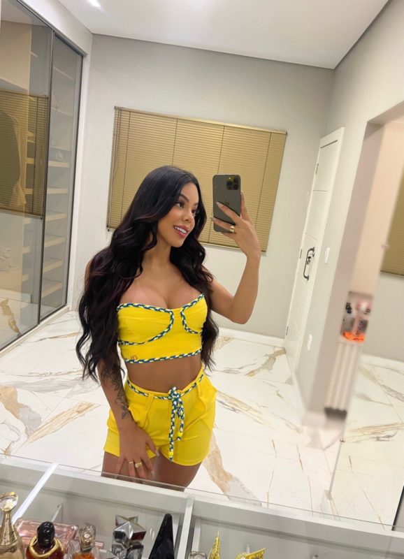 Emilly Valentina 49
