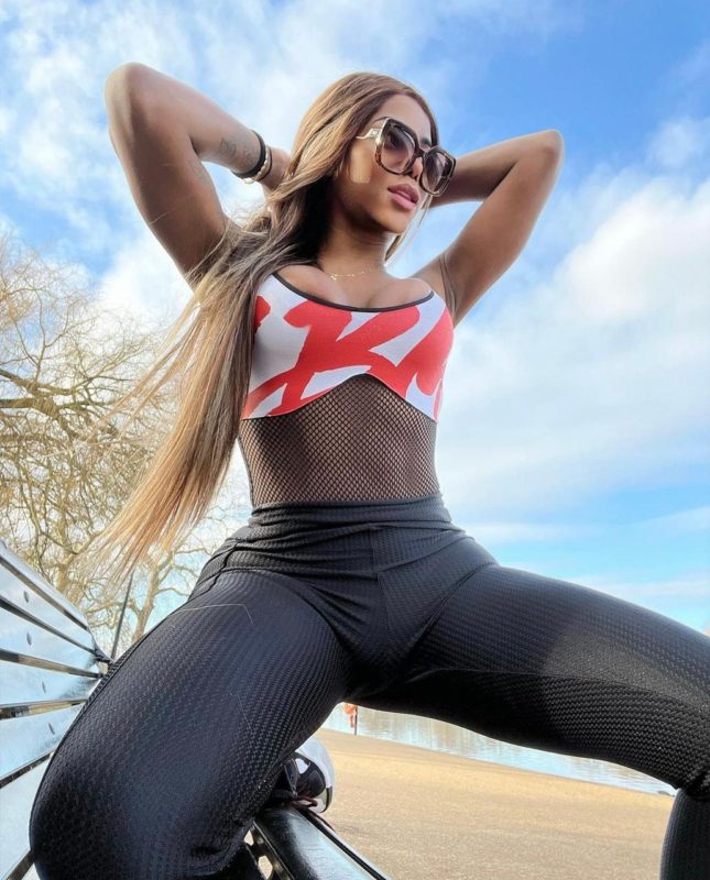 Mikaella Moura 22