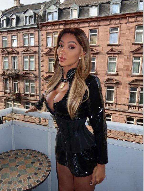 Bella Cazarré 2