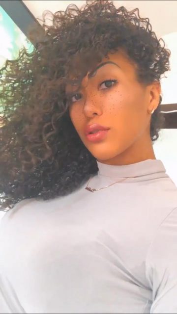 Barbie Preta 69