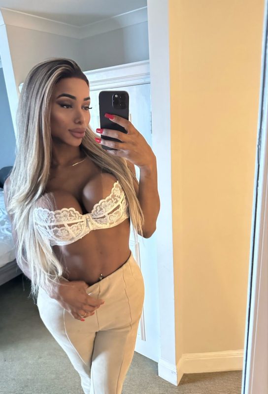 Mikaella Moura 45