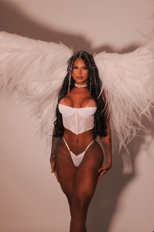 Monyque Soares 15