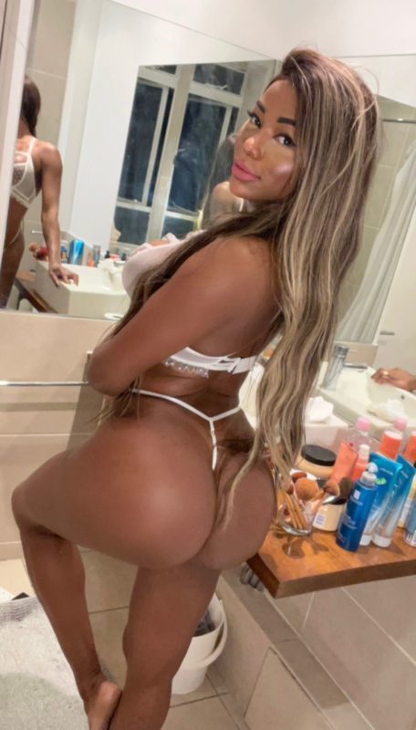 Mikaella Moura 50