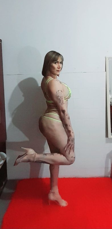 Nayane Hikita 17