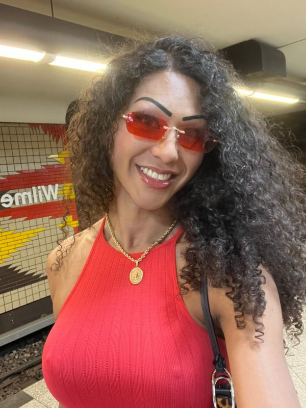 Barbie Preta 48