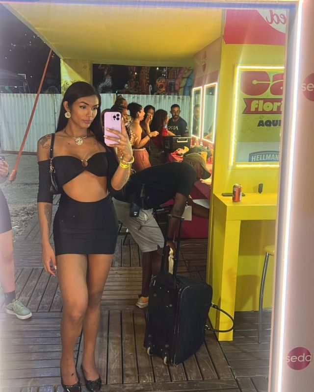 Julia Barcellos 11