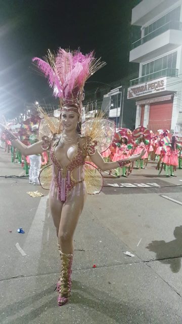 Monicke Costa 67