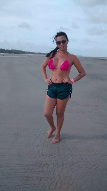 Monicke Costa 48