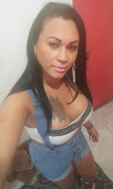 Monicke Costa 34