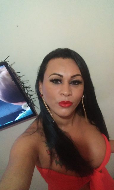 Monicke Costa 35