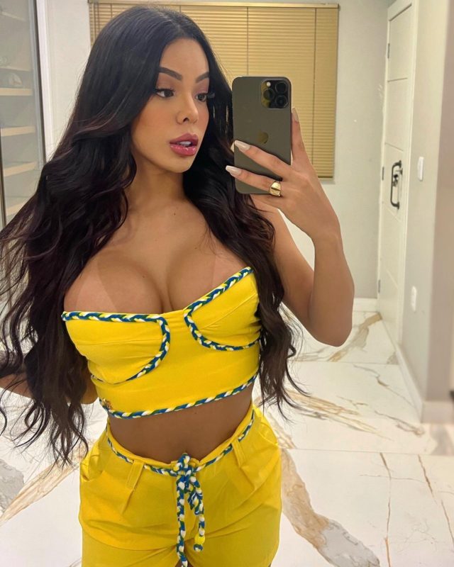 Emilly Valentina 47