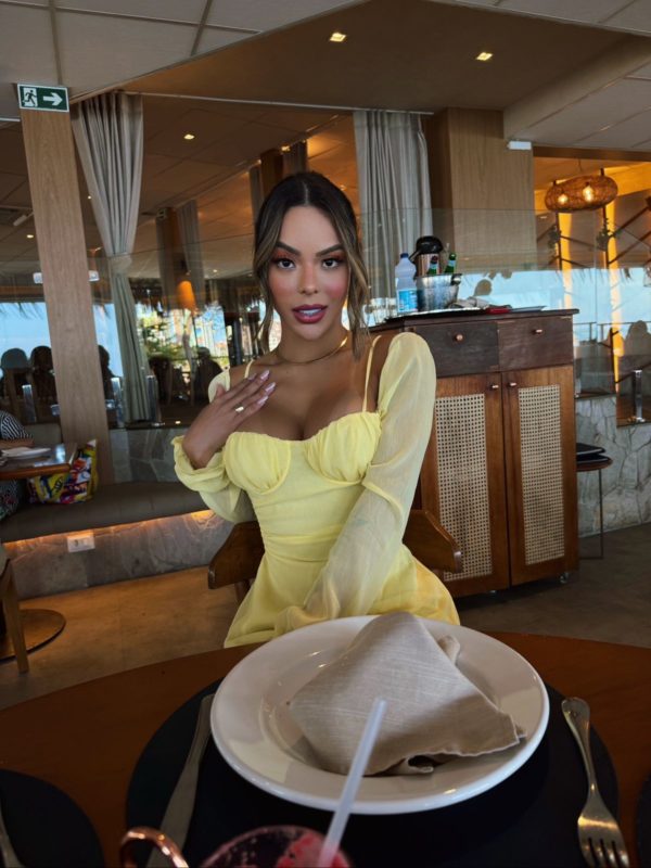 Emilly Valentina 35