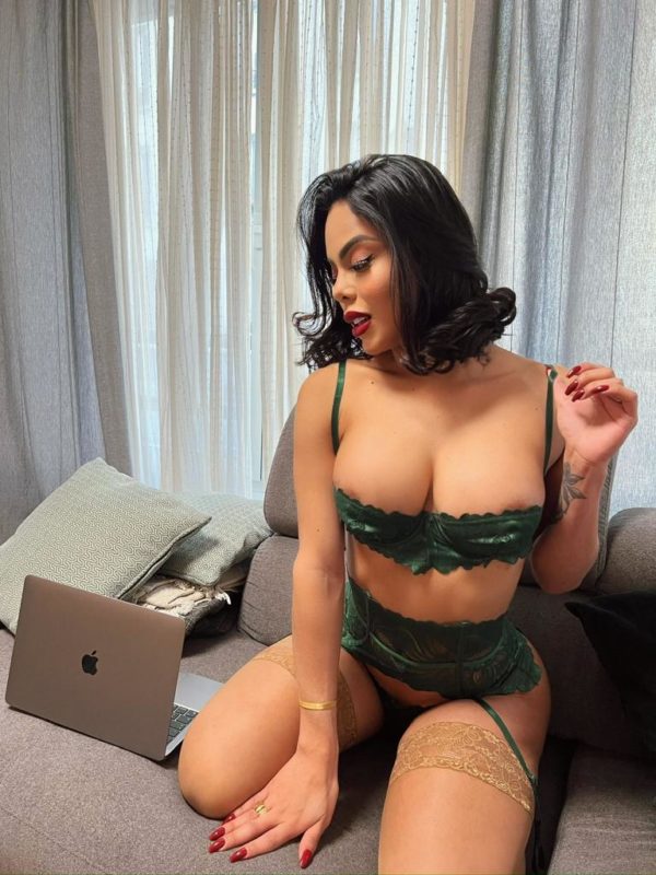 Emilly Valentina 41