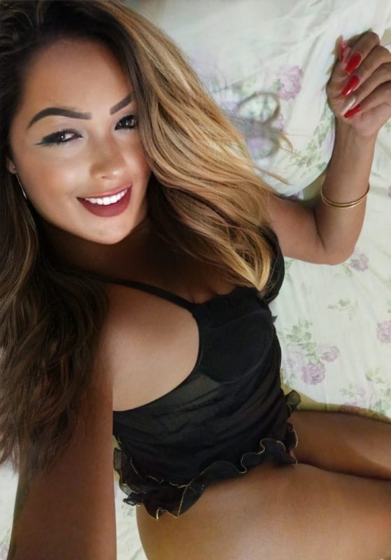 Aline Martinelly 32