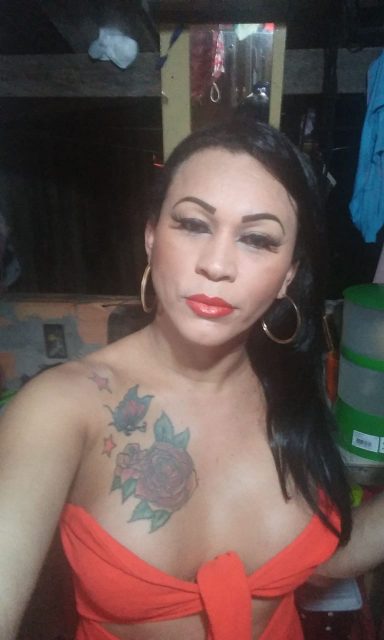 Monicke Costa 32