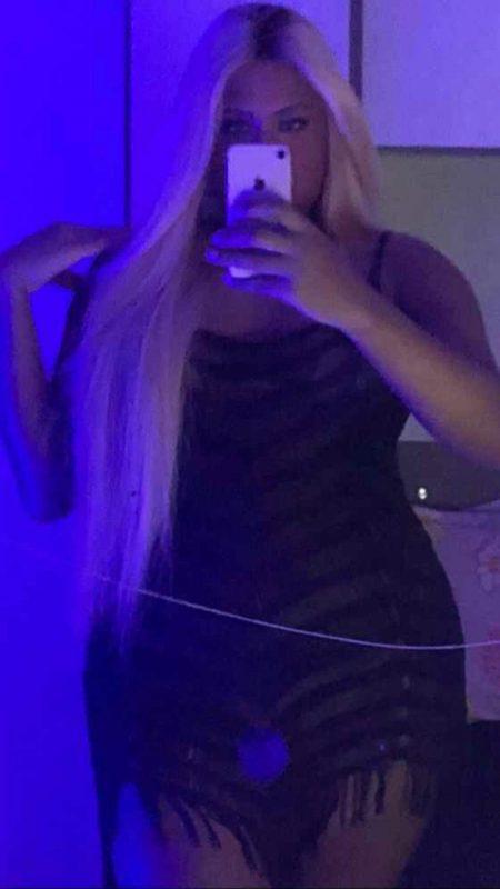 Naomi Ferrari 13