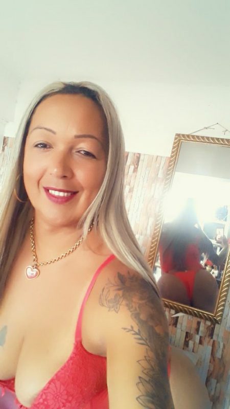 Aline Martinelly 25