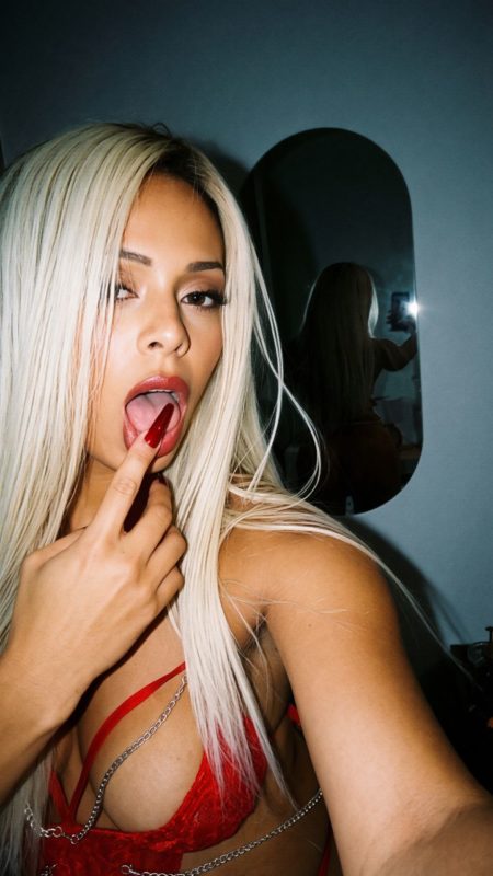 Giovanna Castro 64